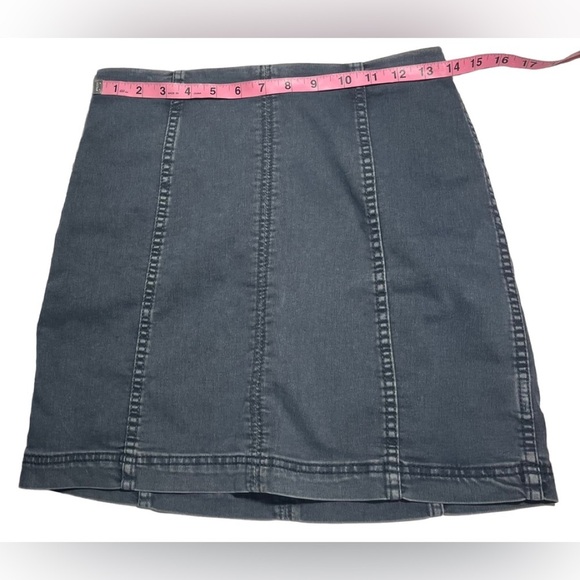 Free People Westminster Blue Gray Denim Mini Skirt Size 10 EUC - Picture 4 of 11